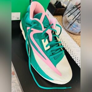 Giannis Immortality 3 basketball shoes